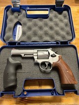 SMITH & WESSON 66 .357 MAG - 1 of 3