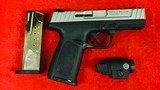 SMITH & WESSON SD40 VE Crimson Trace Rail Master .40 S&W - 3 of 5