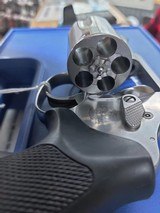 SMITH & WESSON Model 60-15 Rubber Grips, Original Case - 4 of 4