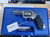 SMITH & WESSON Model 60-15 Rubber Grips, Original Case - 1 of 4