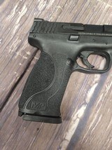 SMITH & WESSON M&P 9 M2.0\ - 4 of 6