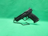 SMITH & WESSON M&P9 M2.0 - 3 of 7