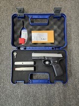 SMITH & WESSON SW40VE - 1 of 4