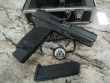 HECKLER & KOCH usp9 - 2 of 3