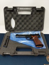 SMITH & WESSON 41 PERFORMANCE CENTER .22 LR - 1 of 3