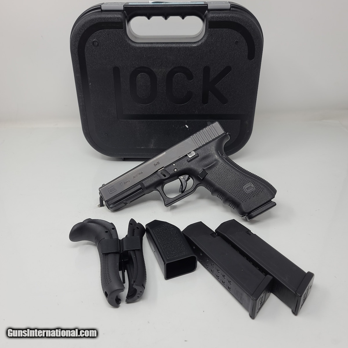 GLOCK 17 G17 GEN 4 9MM W/ 3 MAGS (POLICE TRADE-IN)