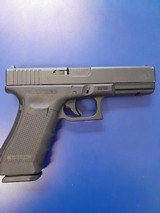 GLOCK 17 9MM LUGER (9X19 PARA) - 1 of 2