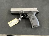 SMITH & WESSON SW40VE .40 S&W - 1 of 2