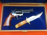 SMITH & WESSON 19-3 TEXAS RANGERS COMMEMORATIVE DISPLAY CASE & KNIFE .357 MAG - 4 of 7