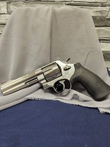 SMITH & WESSON 629-6 44
MAG - 2 of 5