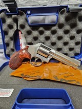 SMITH & WESSON 686-6 PLUS DELUXE - 1 of 5