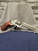 SMITH & WESSON 686-6 PLUS DELUXE - 2 of 5
