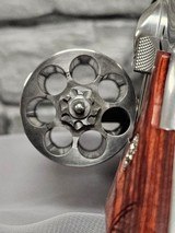 SMITH & WESSON 686-6 PLUS DELUXE - 5 of 5