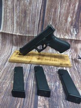 GLOCK 22 G22 GEN 4 (Night Sights) - 1 of 6