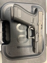 GLOCK 17 GEN 5 - 2 of 3