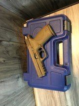 SMITH & WESSON M&P 40 - 2 of 4