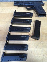 SMITH & WESSON M&P40 - 5 of 7