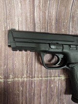 SMITH & WESSON M&P 40 .40 S&W - 2 of 6