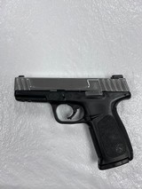 SMITH & WESSON SD40 VE .40 S&W - 1 of 3