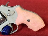 SMITH & WESSON SMITH & WESSON 637-2 637 2 snub nose pink grip .38 SPL - 5 of 7