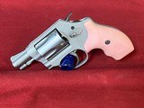 SMITH & WESSON SMITH & WESSON 637-2 637 2 snub nose pink grip .38 SPL - 4 of 7