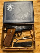 SMITH & WESSON MODEL 39-2 BLUED ORIGINAL BOX & 2 MAGS - 1 of 3