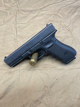 GLOCK 17
gen 3 9MM LUGER (9X19 PARA) - 2 of 2