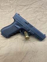 GLOCK 17
gen 3 9MM LUGER (9X19 PARA) - 1 of 2