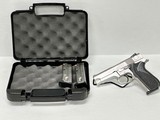 SMITH & WESSON MODEL 5946 w/3 Mags Hard Case - 1 of 5