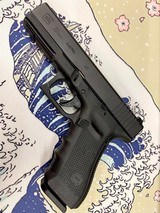 GLOCK 22 GEN4 .40 S&W - 1 of 2