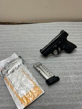 SMITH & WESSON M&P 9 SHIELD 9MM LUGER (9X19 PARA) - 1 of 7
