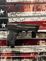 SMITH & WESSON M&P9 M2.0 range kit 9MM LUGER (9X19 PARA) - 1 of 7