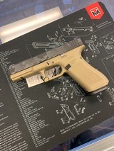 GLOCK 17 - 2 of 4