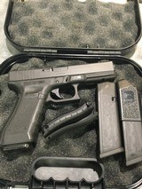 Glock G22 Gen 4 .40 S&W - 1 of 4