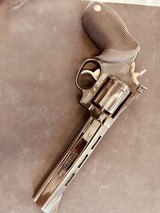 TAURUS 17 TRACKER - 1 of 5