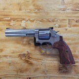 SMITH & WESSON 686 DELUXE .357 MAG - 2 of 3
