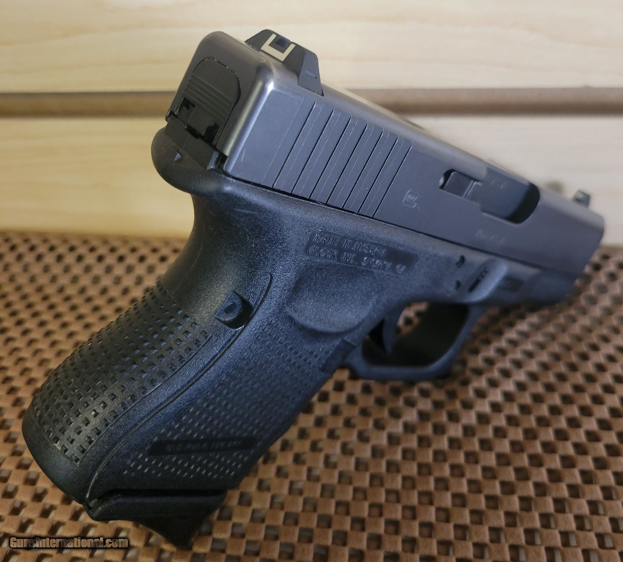 GLOCK 27 - G27 Gen3 40 S&W Sub-Compact 9-Round Pistol