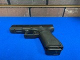 GLOCK 17 G17 gen 5 17 Round 9MM LUGER (9X19 PARA) - 1 of 3