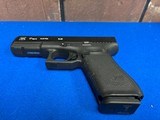 GLOCK 17 G17 gen 5 17 Round 9MM LUGER (9X19 PARA) - 1 of 2