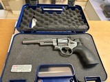 SMITH & WESSON 629-6 44MAG - 1 of 7