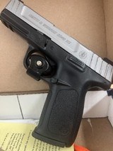 SMITH & WESSON SD40 VE - 2 of 7