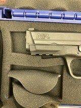 SMITH & WESSON M&P40 .40 S&W - 2 of 5