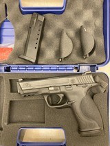 SMITH & WESSON M&P40 .40 S&W - 4 of 5