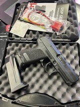 HECKLER & KOCH USP45C - 2 of 3