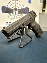 HECKLER & KOCH VP9 - 1 of 3