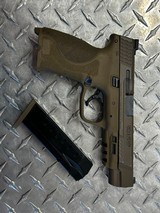 SMITH & WESSON M&P 40 M2.0 .40 S&W - 2 of 4