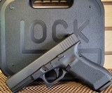 GLOCK 22 G22 GEN 4 .40 S&W - 1 of 5