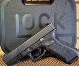 GLOCK G22 .40 S&W - 1 of 4