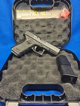 GLOCK G23 GEN3 .40 S&W - 1 of 3