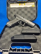GLOCK G22 GEN4 (LE TRADE-IN) .40 S&W - 1 of 2